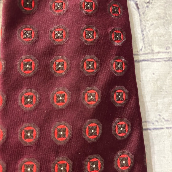 HUGO BOSS BURGUNDY RED PURPLE MULTI COLORED SILK ITALY MADE MENS TIE - Picture 8 of 8